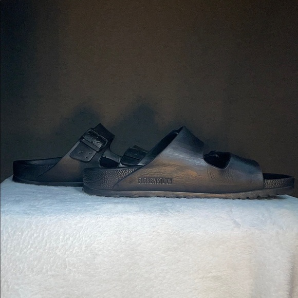 Birkenstock Black Sandals with Adjustable Straps and Contoured‎ Sole - Picture 4 of 7